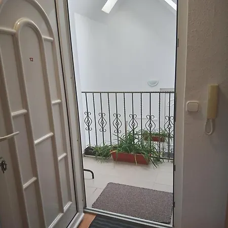 Kely's Fortuna Apartman דירה *