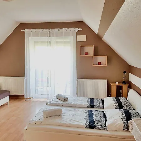 Kely's Fortuna Apartman דירה