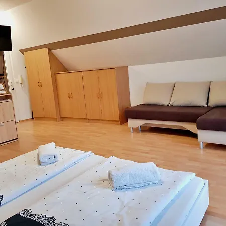 Kely's Fortuna Apartman דירה *